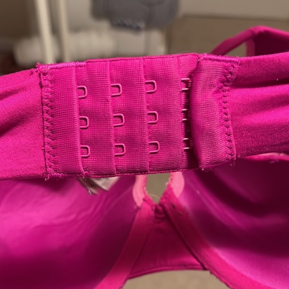 3 slightly used VS bras 36 DD - Picture 6 of 7